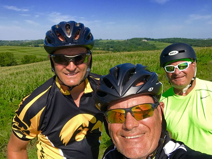 Windsor Team Bicycling Across Iowa