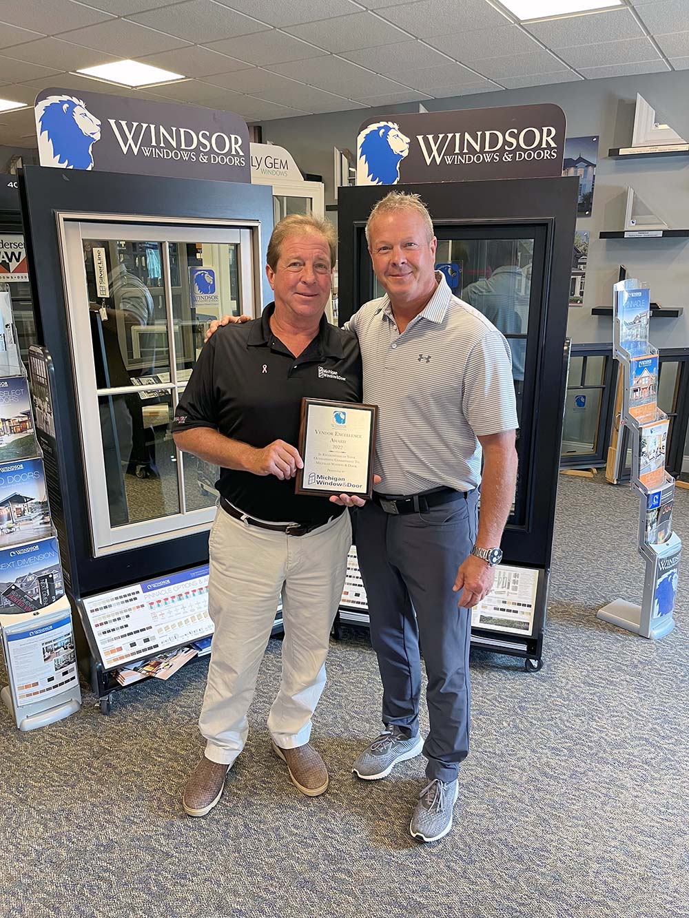 Mike Keller presents Mike Rollier of Windsor with Vendor Excellence Award